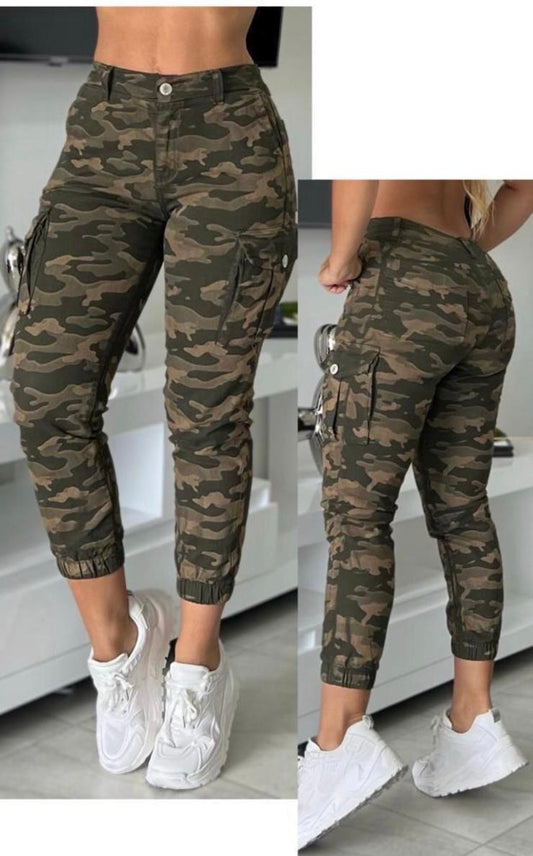 CAMO CAPRI CARGO PANTS